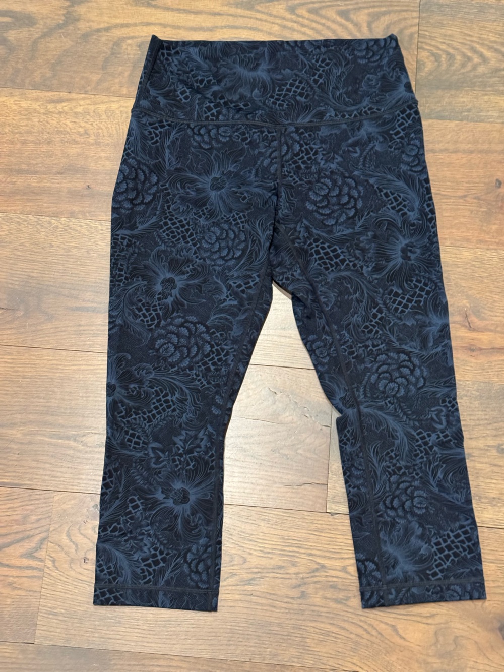 lululemon athletica Girls Black Floral Print Cropped Leggings